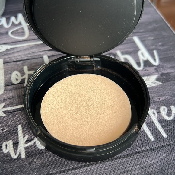 Filtered Face Powder/Foundation - Picture 4 of 5